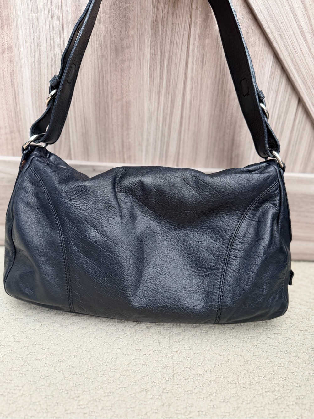 The Trend Black Leather Shoulder Bag - Picture 2 of 5